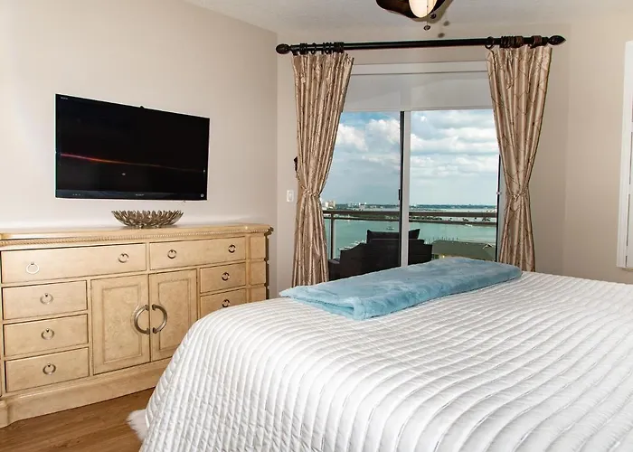 Belle Harbor 805w A Clearwater Gem *